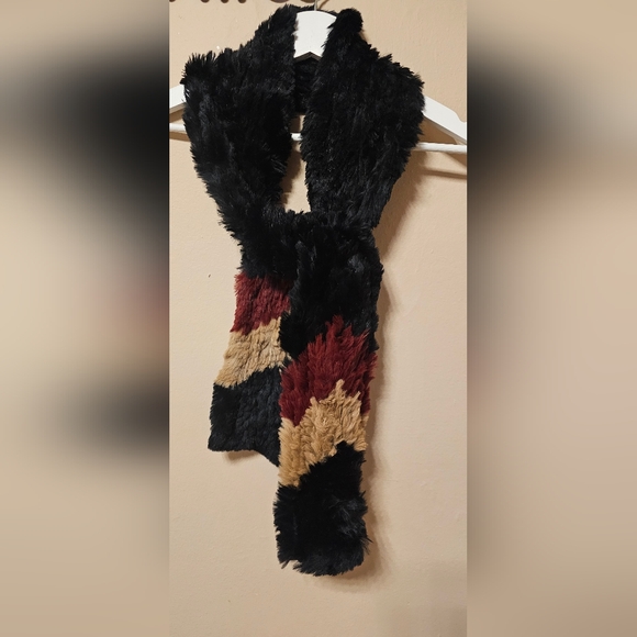 Danier 100% Rabbit Fur scarf - Picture 3 of 6